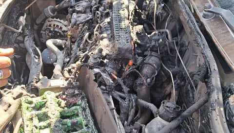सप्तशृंगी गडावर भाविक भक्तांच्या चारचाकीने घेतला पेट 