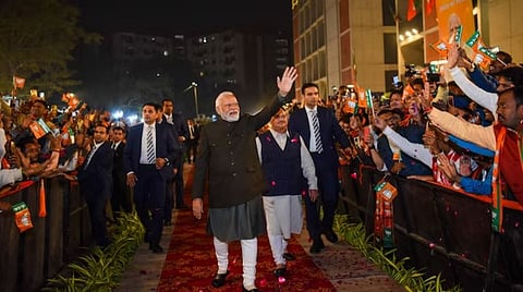 मध्‍य प्रदेश, राजस्‍थान आणि छत्तीसगड विधानसभा निवडणुकीत भाजपला घवघवीत यश मिळाले. यानंतर रविवार, ३ डिसेंबर रोजी भाजप मुख्‍यालयात पंतप्रधान नरेंद्र मोदी यांनी कार्यकर्त्यांना संबोधित केले. 