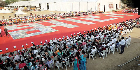 Pune News : साडेसात हजार पुस्तकांनी साकारला ‘भारत’ 