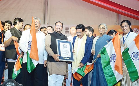 Pune Book Festival : पुस्तकातील परिच्छेद वाचण्याचा विश्वविक्रम
