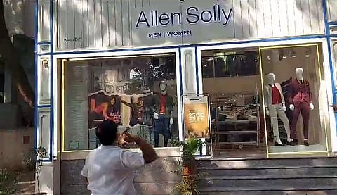 मराठी पाट्यांसाठी मनसेकडून पुण्यात खळखट्याक!