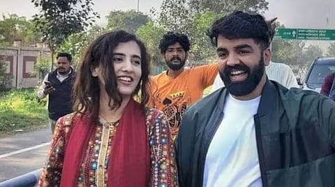पाकिस्‍तानी महिला जावेरिया खानम ही कोलकातामधील प्रियकर समीर खानशी विवाह करण्‍यासाठी वाघा-अटारी आंतरराष्ट्रीय सीमेवरुन मंगळवार, ५ डिसेंबर रोजी भारतात दाखल झाली आहे.