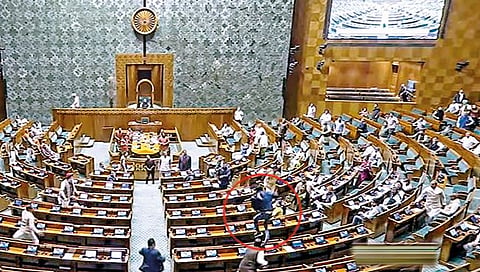 Parliament Attack : संसद हल्ल्याच्या स्मृतिदिनीच घटना सुरक्षेवर प्रश्नचिन्ह
