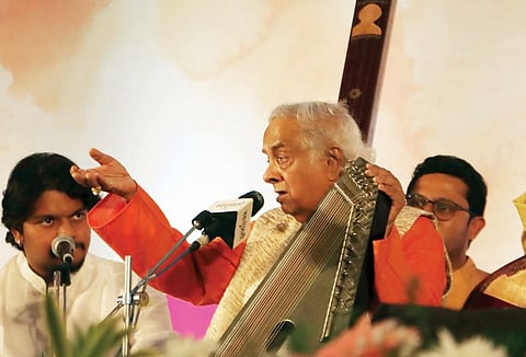 Pune News : सतारवादन अन् दमदार गायकीने जिंकली मने!