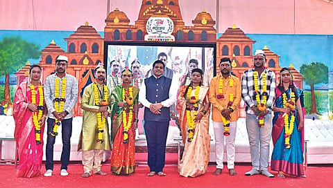नाशिक : जागतिक कृषी महोत्सवात इच्छुक जोडपी विवाहबद्ध झाली. 