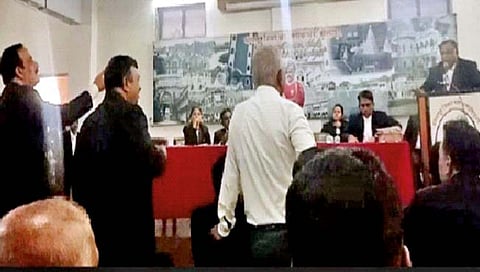 कोल्हापूर : जिल्हा बार असो.च्या सभेत जोरदार वादावादी