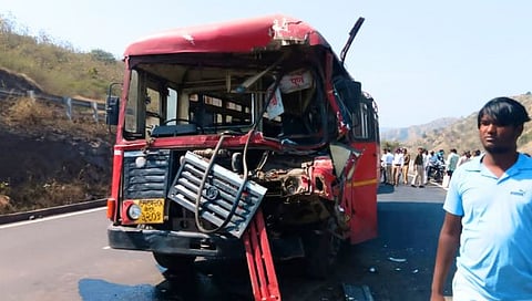 Dhule Accident : कोंडाईबारी घाटात एसटी बसचा भीषण अपघात; वीस प्रवासी जखमी