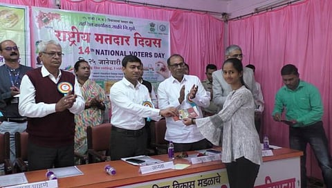 Dhule News | लोकशाहीच्या बळकटीकरणासाठी मतदानाचा हक्क बजवावा : जिल्हाधिकारी गोयल