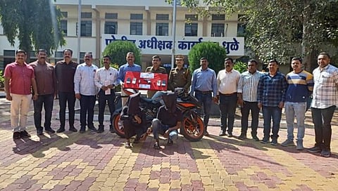 Dhule Crime News : हत्याराचा धाक दाखवून रस्ता लूट करणाऱ्या दोघांना बेड्या 