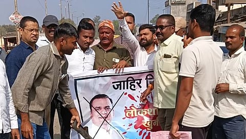 पिंपळनेरला ठाकरे गटाकडून राहुल नार्वेकरांविरोधात आंदोलन 