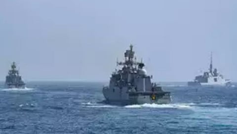 Liberian ship hijack | सोमालियाच्या किनाऱ्याजवळ १५ भारतीय असलेले जहाज हायजॅक, नौदलाची माहिती