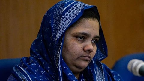 Bilkis Bano case | बिल्किस बानो प्रकरणी गुजरात सरकारला मोठा दणका, ११ दोषींच्या सुटकेचा आदेश रद्द