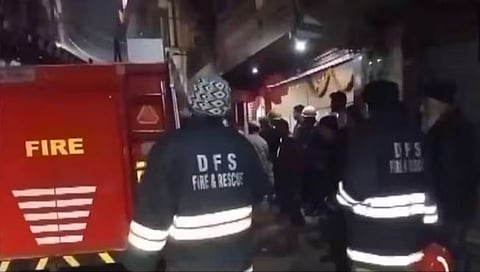 दिल्लीत इमारतीला भीषण आग; ९ महिन्यांच्या बाळासह चौघांचा मृत्यू