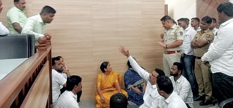 प्रांताधिकार्‍यांच्या कार्यालयात अजित पवार गटाचा राडा