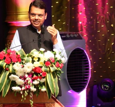 नाटकं करणार्‍यांना जनता घरी बसवते ; देवेंद्र फडणवीस यांचा उद्धव ठाकरे यांना अप्रत्यक्ष टोला