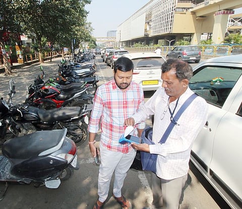 Pimpri News : पालिका स्वत: राबविणार पे अ‍ॅण्ड पार्क योजना