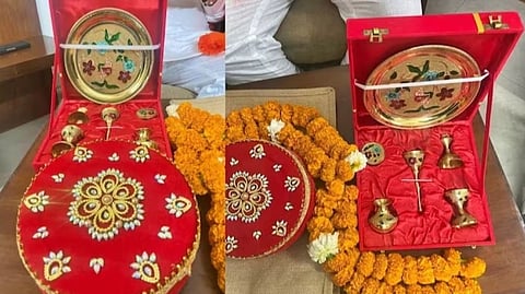 अयोध्‍येतील राम मंदिर प्राणप्रतिष्‍ठासोहळ्यासाठी आमंत्रण दिलेल्‍या व्‍हीआयपींना खास भेट देण्‍यात येणार आहे.
