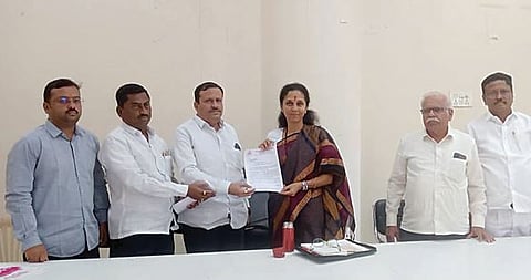 कालठण ते चिखलठाणदरम्यान पूल उभारावा : खासदार सुप्रिया सुळेंना निवेदन 