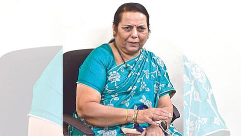 नाशिक : दै. 'पुढारी'च्या नाशिक आवृत्तीच्या कार्यालयास सदिच्छा भेटीप्रसंगी संवाद साधताना डॉ. नीलम गोऱ्हे. (छाया : हेमंत घोरपडे)
