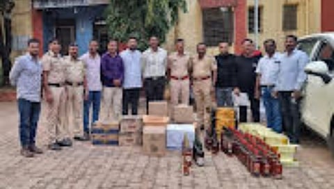 नाशिक : मुंबई महामार्गावर घोटीजवळ कारसह मद्यसाठा जप्त