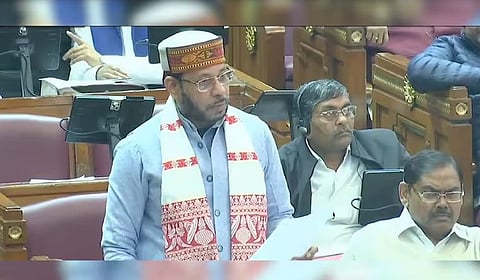 राज्‍यसभा निवडणुकीच्‍या मतदानापूर्वीच मनोज कुमार पांडे समाजवादी पार्टीचे मुख्‍य प्रतोद (व्‍हीप) पदाचा राजीनामा दिला आहे.