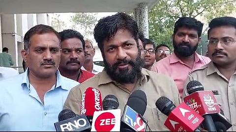 सरकार शेतकऱ्यांच्या बाबतीत पूर्णपणे फेल : आमदार बच्चू कडू यांची केंद्र व राज्य सरकारवर टीका