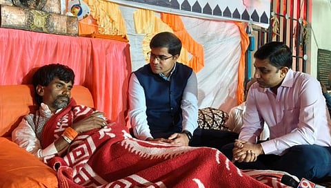 Manoj Jarange Patil : जिल्हाधिकारी, पोलीस अधीक्षकांनी मध्यरात्री घेतली जरांगेंची भेट