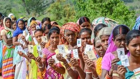 Loksabha Election 2024 : चढाओढ महिला मतदारांना आकृष्ट करण्याची!