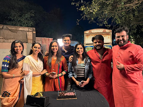 सौ. प्रताप मानसी सुपेकरचे १०० एपिसोड पूर्ण, कलाकारांनी असा केला जल्लोष