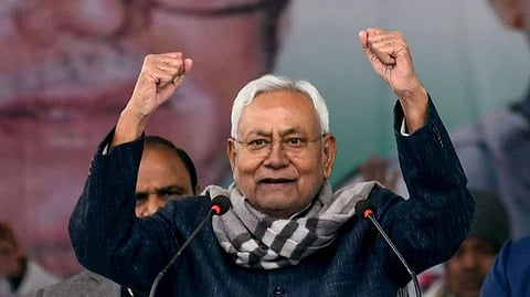 नितीश कुमारच बिहारचे ‘फौजदार’, गृह खाते स्‍वत:कडे राखले..!, उपमुख्‍यमंत्री चाैधरीकडे अर्थ मंत्रालय