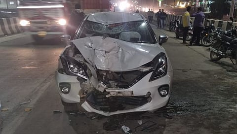 छत्रपती संभाजीनगर : बीड बायपासवर भीषण अपघात, कार-दुचाकीची समोरासमोर धडक; तरुण जागीच ठार