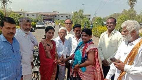 Hingoli News: वारंगा फाटा येथील पेट्रोल पंपावरील कर्मचाऱ्यांच्या सतर्कतेमुळे २ तोळ्याची साखळी मिळाली