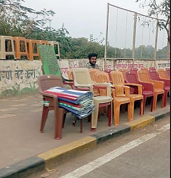पिंपळे गुरव येथील पदपथ कधी मोकळा श्वास घेणार?