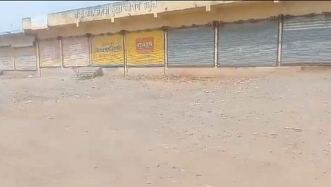 हिंगोली: जवळाबाजार येथील  बाजार समितीत कडकडीत बंद