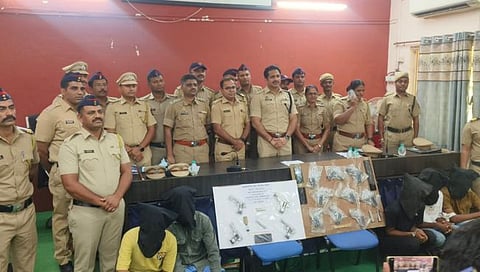 जळगाव क्राईम : 13 गावठी कट्ट्यांसह पाच संशयित जेरबंद, चोपडा चाळीसगाव पोलिसांची मोठी कारवाई