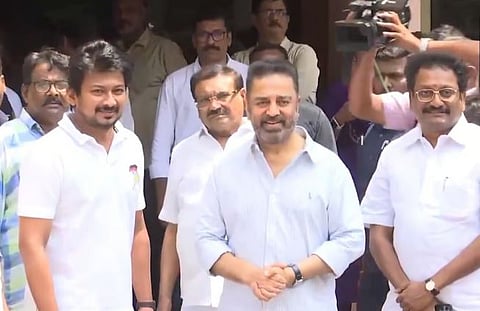 कमल हसन आज (दि.९) मार्च चेन्नईतील डीएमके कार्यालयात पोहोचले. येथे त्‍यांचे स्‍वागत मंत्री उदयनिधी स्टॅलिन यांनी केले.