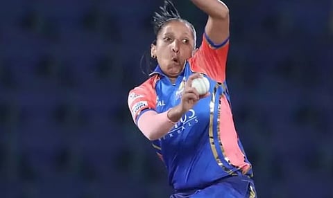 महिला क्रिकेट इतिहासातील सर्वात वेगवान चेंडू टाकण्‍याचा विक्रम मुंबई इंडियन्स संघाची गोलंदाज शबनिम इस्माईल हिने केला आहे.