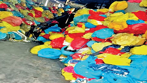 सोलापूरचा कचरा कोल्हापुरात टाकणार्‍या ठेकेदाराला नोटीस!