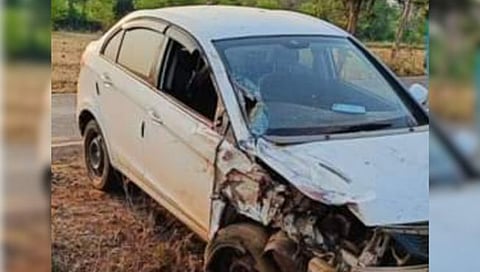 अमरावती : टिटवा ते धारणी मार्गावर भरधाव कारची दुचाकीला धडक, एकाच कुटुंबातील दोन बालकांसह चौघांचा मृत्यू