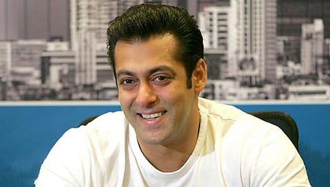 Actor Salman Khan : ३० वर्षापूर्वी सलमानच्या ‘या’ चित्रपटाने जमवला होता १०० कोटीचा गल्ला, १ वर्ष चित्रपट चित्रपटगृहात चालला