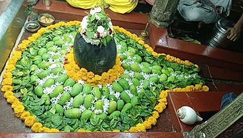 Maha Shivratri 2024 : औंढा नागनाथ येथे हर हर महादेवचा गजर; ५०० केसर आंब्यांची आरास