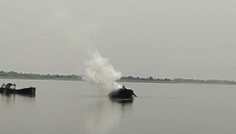 सोलापूर: ढोकरी येथे अवैध वाळू उपसाप्रकरणी मोठी कारवाई; ६६ लाखांचा मुद्देमाल जप्त, तिघांना अटक