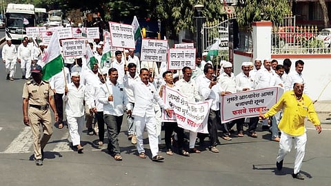 शेतमालांवरील निर्यातबंदी उठवा : आसूड मोर्चाने जिल्हाधिकारी परिसर दणाणला