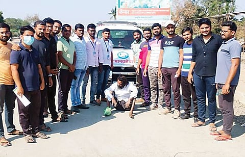 ‘त्या’ मनोरुग्णाला ‘मानवसेवेचा’ आधार! स्पर्धा परीक्षांर्थ्यांकडून माणुसकीचे दर्शन