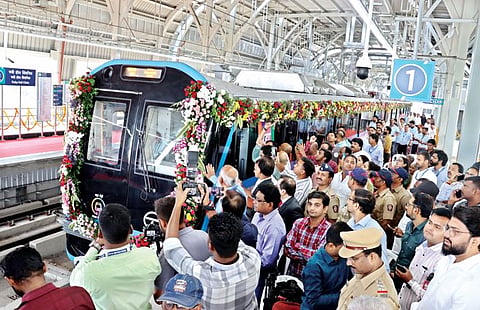 आणि रुबी हॉलपासून रामवाडीपर्यंत पुण्यातील मेट्रो धावू लागली..
