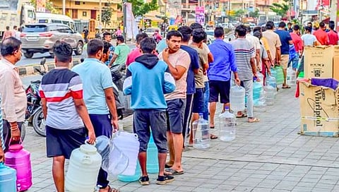 Bengaluru Water Crisis : बेंगळुरूमध्ये पाणीटंचाई; मॉल्समधील टॉयलेट वापरण्याची नागरिकांवर वेळ