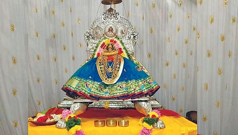 कोल्हापूर : अंबाबाई मूर्ती संवर्धन प्रक्रिया सुरू; आज सायंकाळपर्यंत काम पूर्ण होणार; पितळी उंबऱ्याबाहेर उत्‍सवमूर्तीचे दर्शन