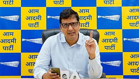 पत्रकार परिषदेमध्‍ये बोलताना आपचे नेते सौरव भारद्वाज.