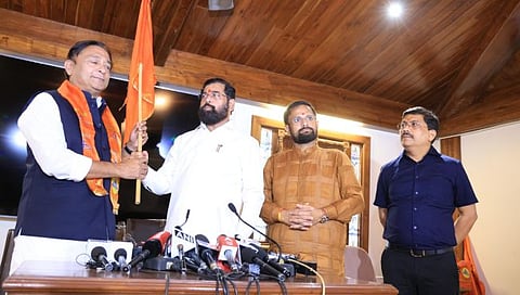 काँग्रेसला धक्का: प्रवक्ते राजू वाघमारे यांचा शिवसेनेत प्रवेश