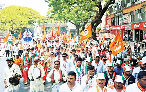 शक्तिप्रदर्शनासह शिरूरसाठी आढळराव-पाटीलांची उमेदवारी दाखल; अजित पवार उपस्थित